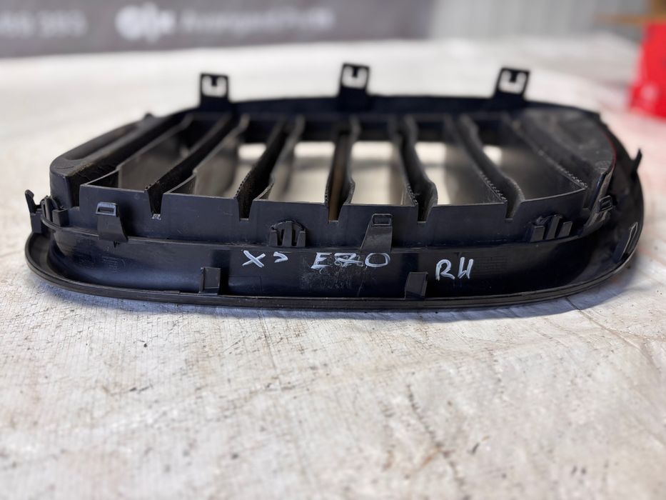 BMW X5 E70 решетка – дясна