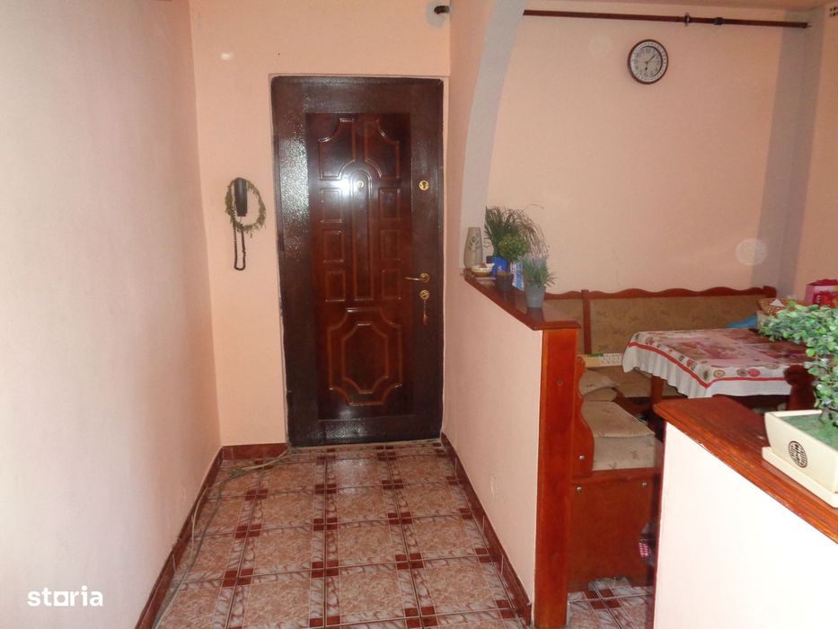 Apartament 2 camere, termoteca, geam la baie, bucatarie spatioasa