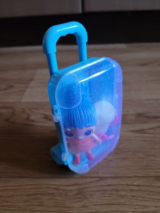 Кукла в чемодане