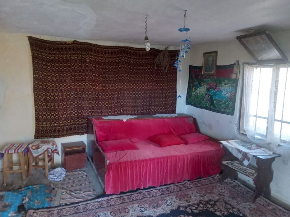 Casă  de vânzare  .