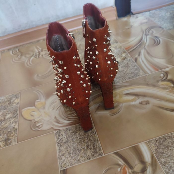 Кожаные сапоги (весна) новые