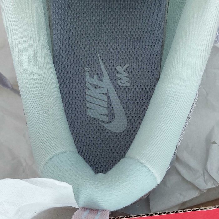 Оригинални дамски Маратонки NIKE Air Max 90 Futura
