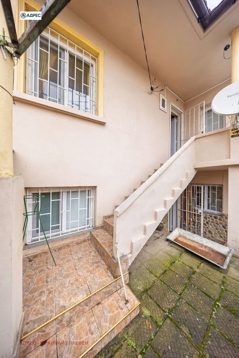 Къща в Ловеч, област-с.Бежаново площ 104 цена 28000