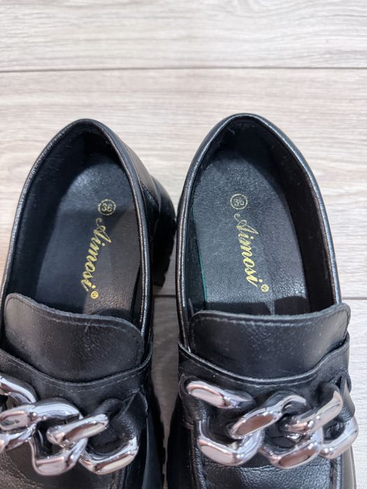 Продам женские ботинки