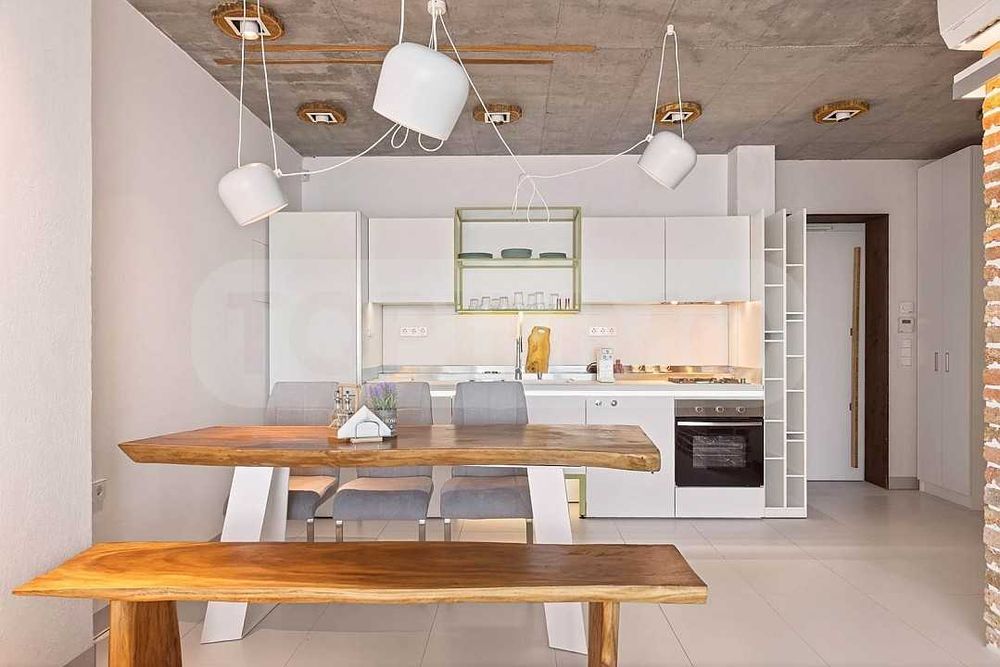 Дава се под наем Двустаен апартамент в Варна, Бриз - 60 кв.м за 1097.01 € - Снимка #1