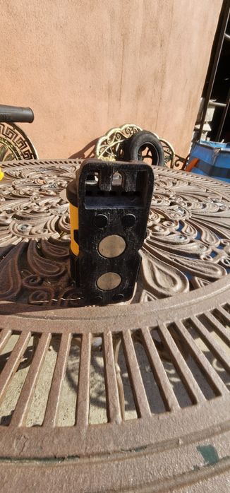 laser dewalt cu linii