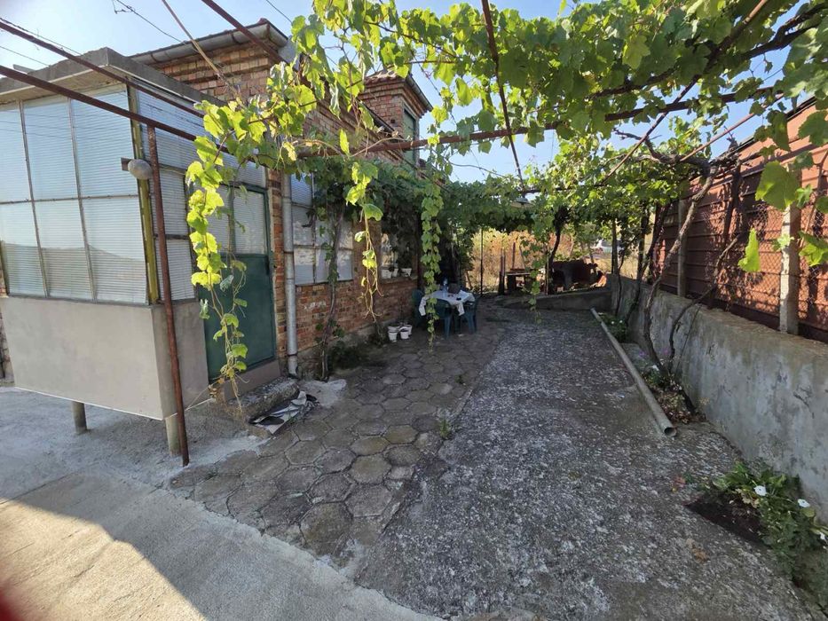 Продавам двуетажна къща в с. Пещерско, област Бургас. БЕЗ ПОСРЕДНИК!