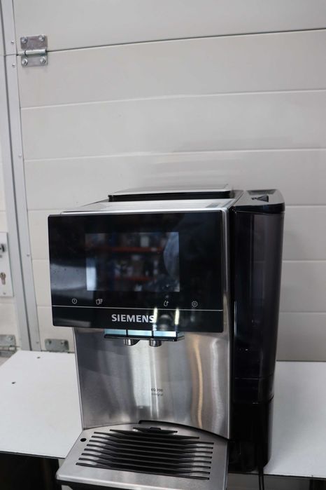 Siemens автоматична кафемашина EQ700 Integral, Голям цветен TFT дисплей, 36 топли и студени напитки, Студено приготвяне, Управление чрез приложение