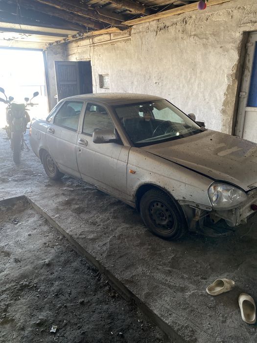 Продам приору 1 на запчасть целиком