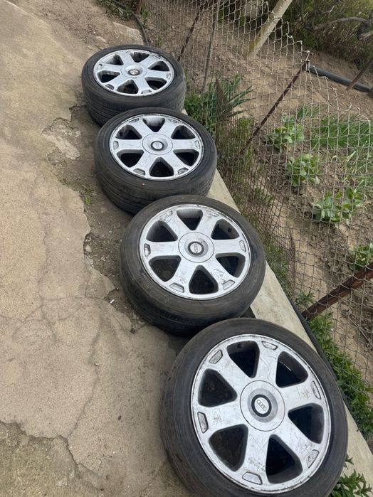 За Ауди a4 slaine ви са джантите