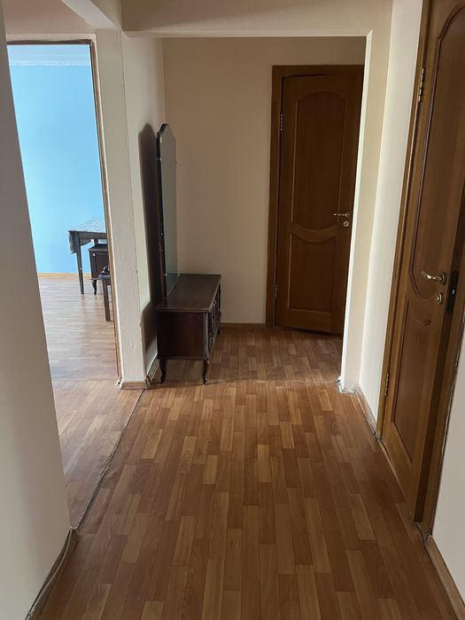 Продам квартиру  в айнабулаке 4 улуш  3 ех комн 68 кв кухня 11 комн из