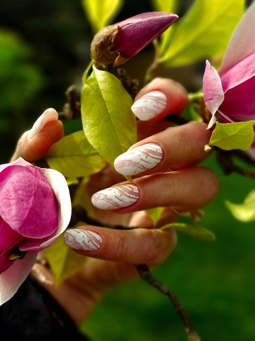 Unghii cu gel și oja semipermanenta la