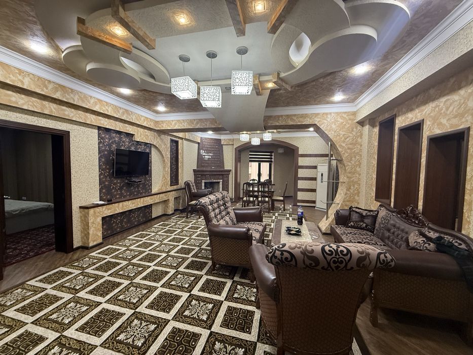 Продается 4х квартира заходи живи в Центре города ( на против УВД)