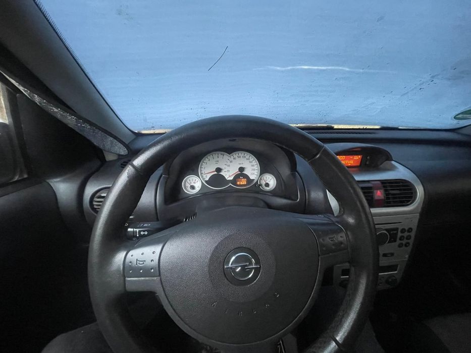 Mașina Opel corsa