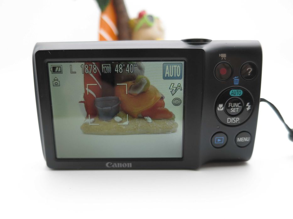 Canon PowerShot A2400 ултра компактен цифров фотоапарат, дигитална камера, 16MP, като НОВА, пълен комплект, работи отлично!