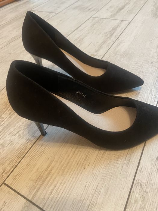 Черни    токчета