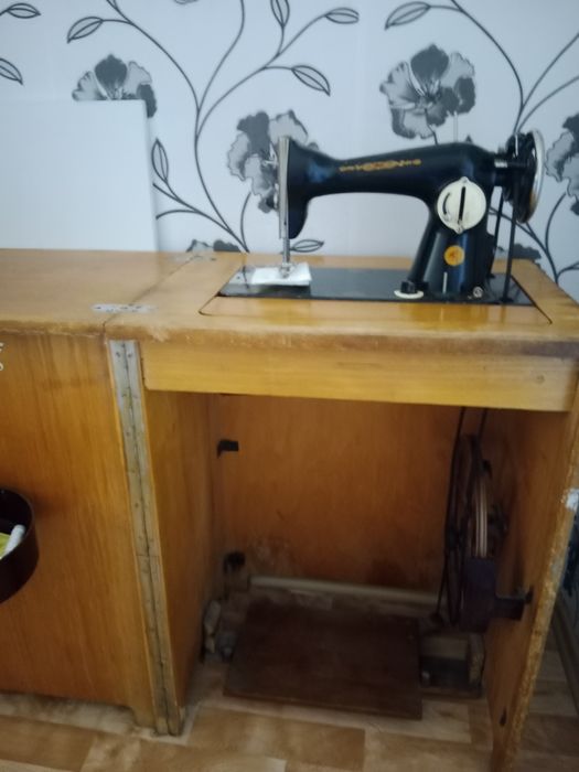 Продам швейная машинка
