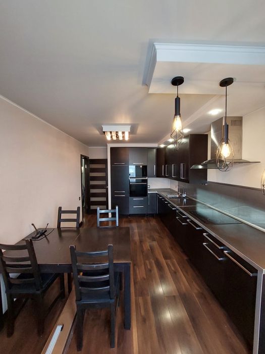 Продам 3 комн квартиру район Достык Молл