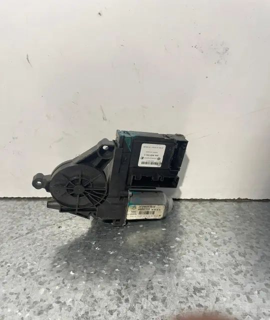 Motoras macara geam fata stanga 1K0 959 793 C Volkswagen VW Passat
