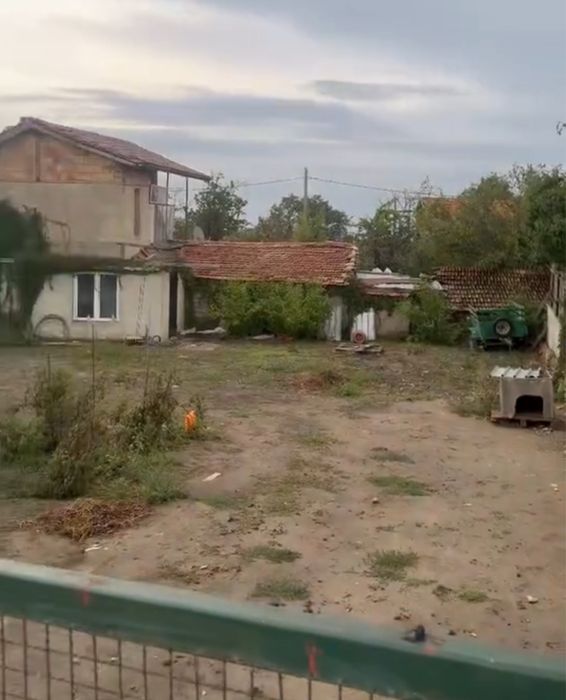 Продава се Парцел в Варна, Център - 600 кв.м за 165 €/кв.м - Снимка #3