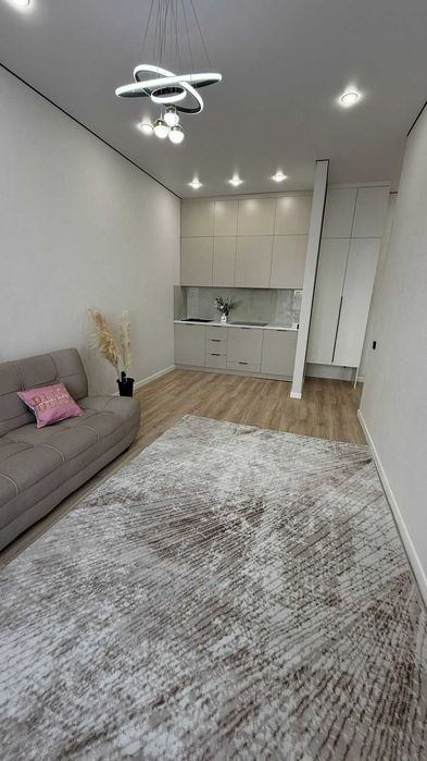 2 ком.кв. 38 кв.м  Айтматова, 79