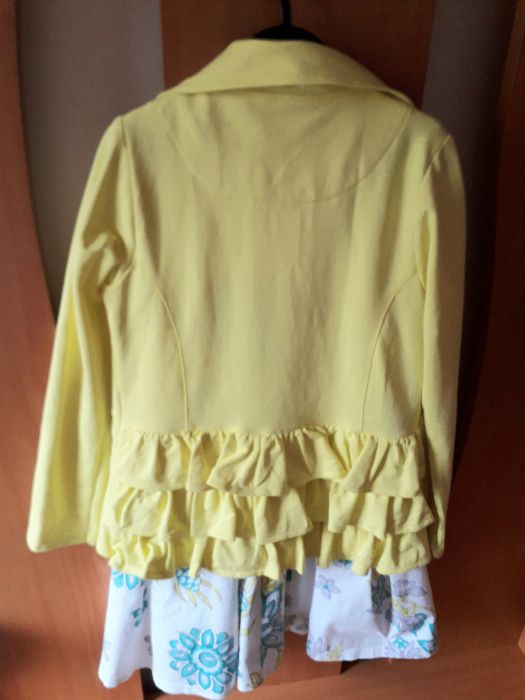 Продавам рокля за момичета със сако