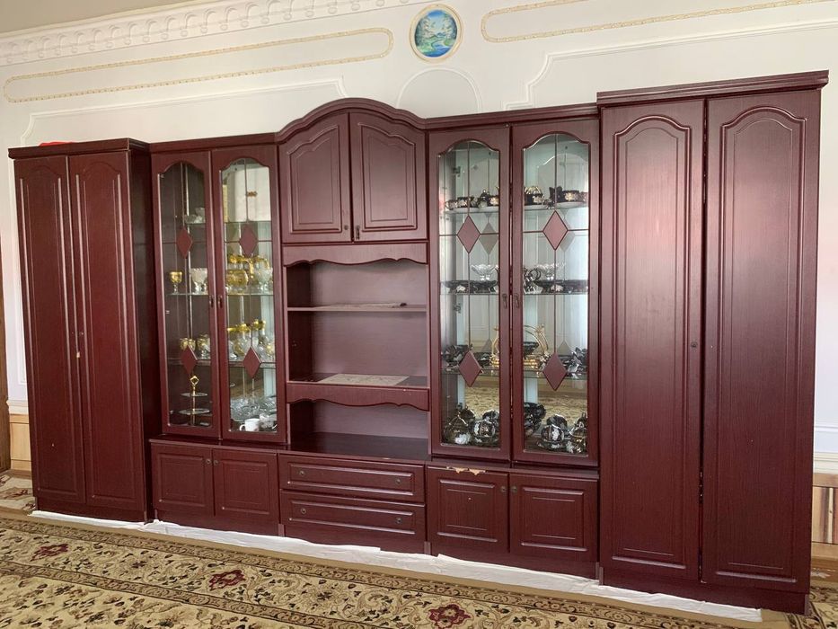 Мебел стенка яхши холатда