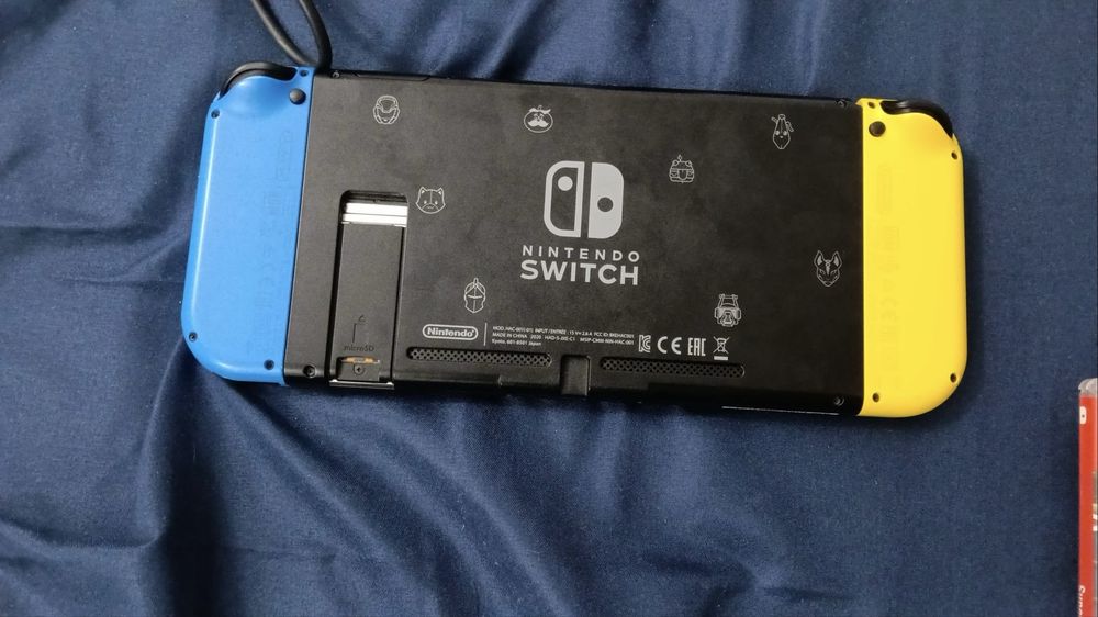 Nintendo Switch Fortnite Wildcat Edition + 3 jocuri Mario