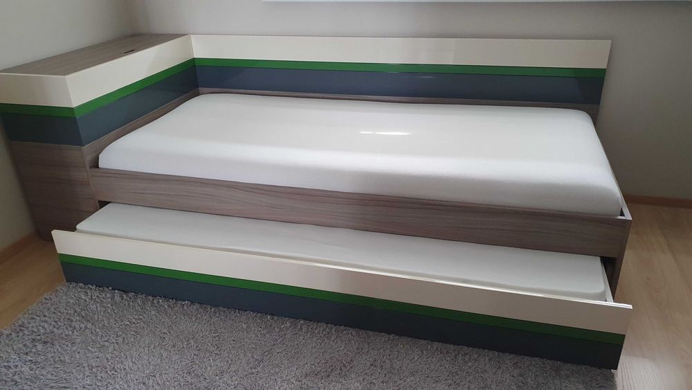 Дизайнерско легло с ракла и два матрака (на 2 нива)