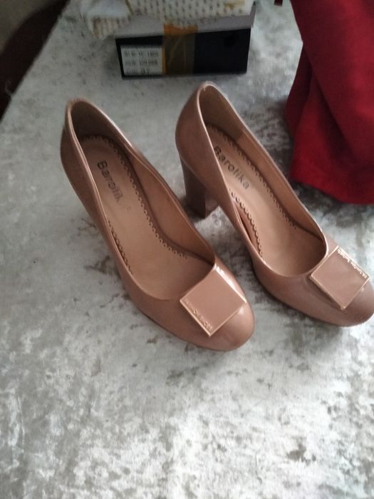 Продам туфли лаковые