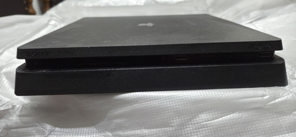 Vindem Play Station 4