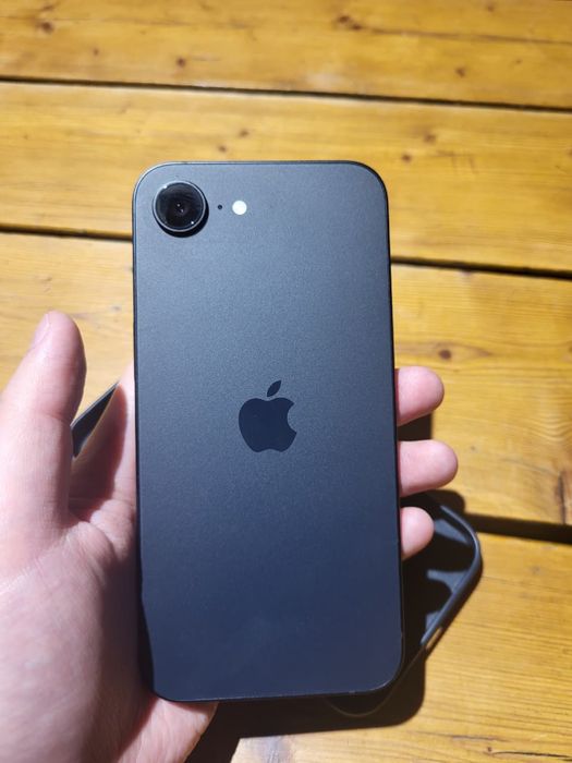 Iphone 16e продаю (Айфон)
