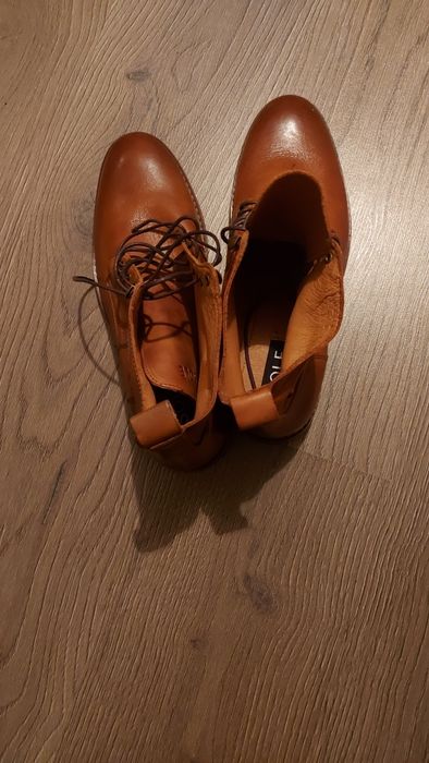 Pantofi stil gheata sole pentru bărbați!