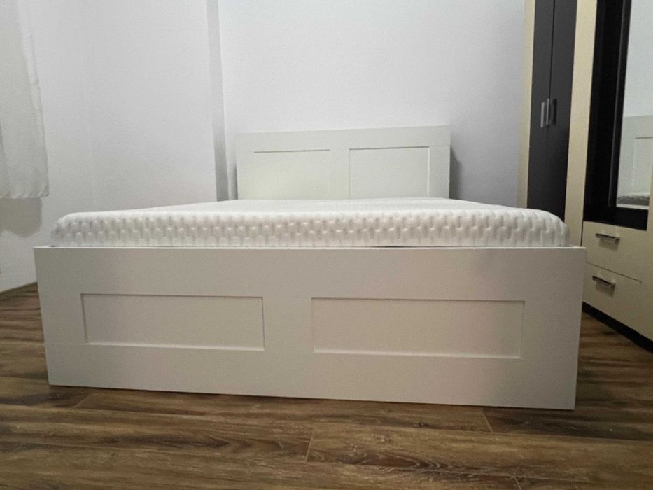 Pat IKEA 160x200 cu tablie, depozitare si 4 sertare - stare foarte buna