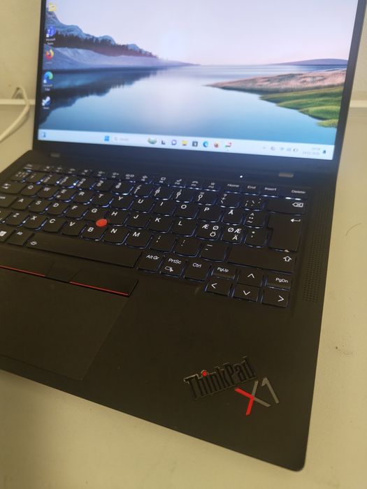 Laptop slim Lenovo X1 Carbon gen 11  I5 1335u 16Gb RAM Ssd 1TB  7/8h