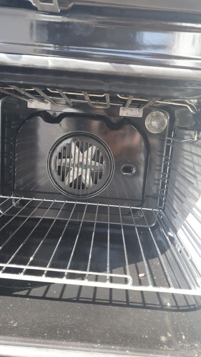 Aragaz nou Whirlpool 4 zone de gatit, Electric, Autocuratare