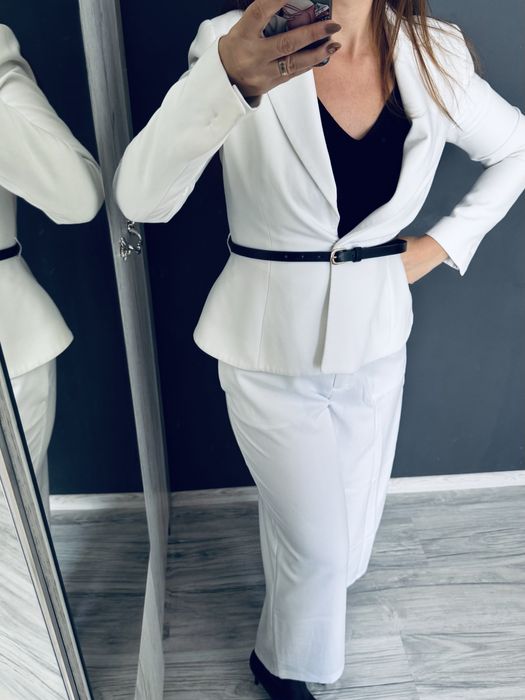 Бял  костюм S размер  Zara