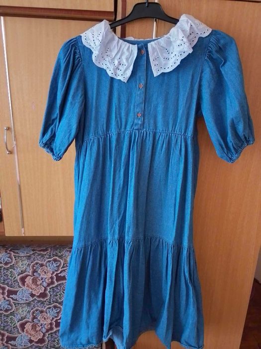 Rochie Reserved cu guleraș alb marimea 164,