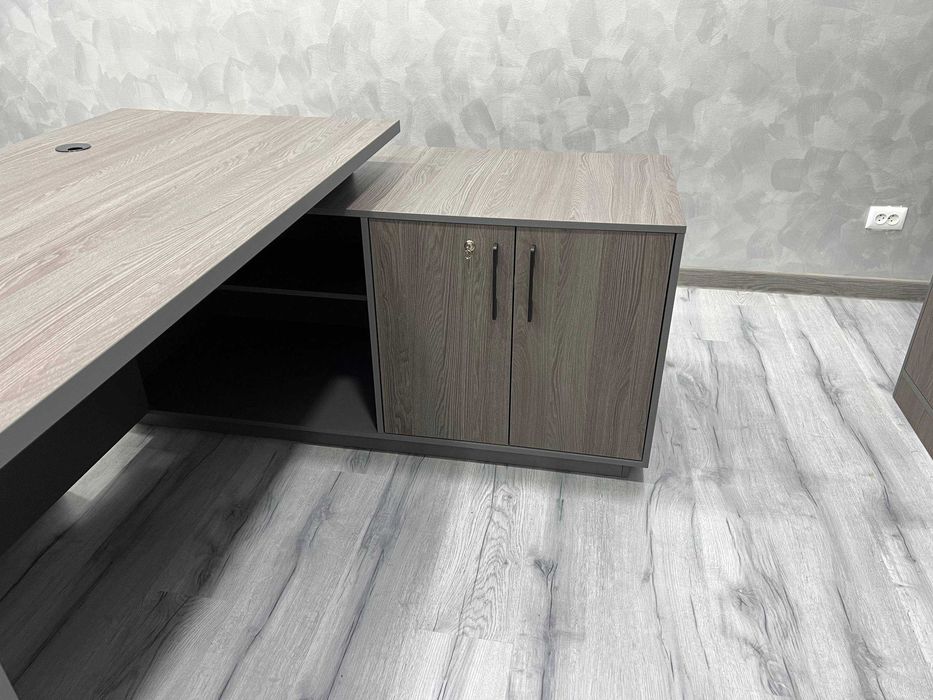 Офисный стол для руководителья