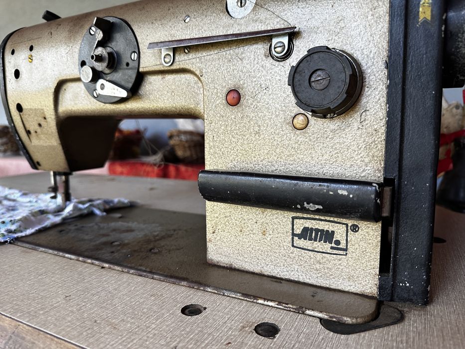 Masina de cusut si masina de surfilat .Industriale Altin germane