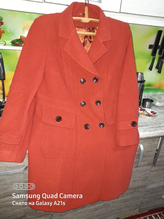 продаю зимние пальто новые