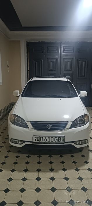 Жентра автомашина