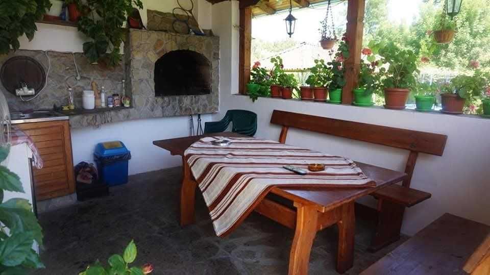 Вила Лазарова, с. Руховци