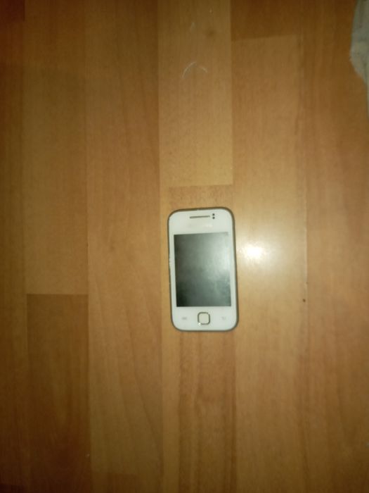 Телефон Самсунг мини б/у.не рабочи