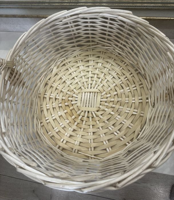 Корзины темно-коричневые и светлая