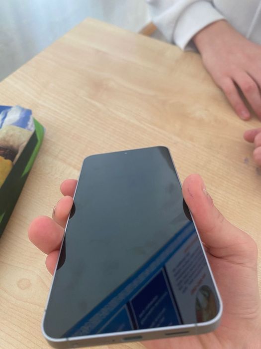 Продам телефон новый почти с25фе