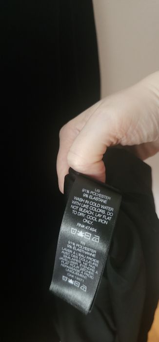 Norma Kamali черна секси рокля с цепка