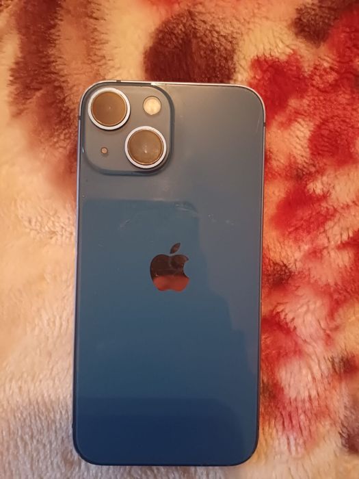 Айфон 13 мини в хорошем состоянии