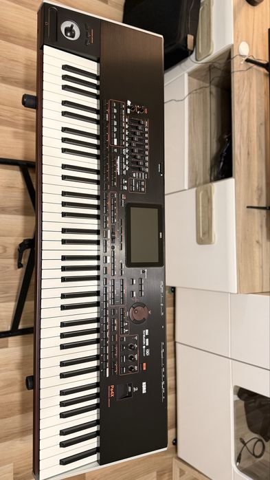 Korg pa4x international 76 keys