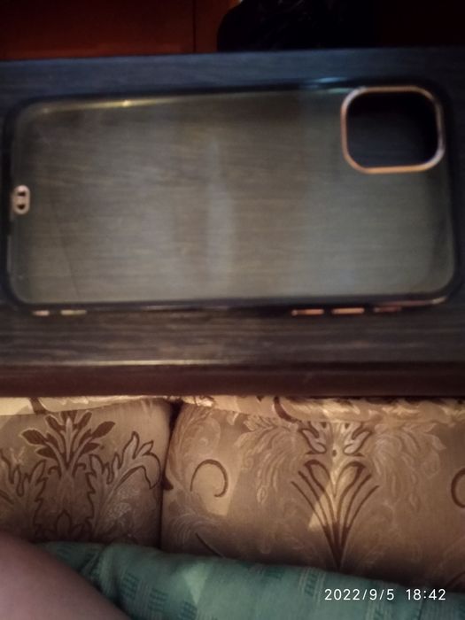 Чехол iPhone в хорошем состоянии